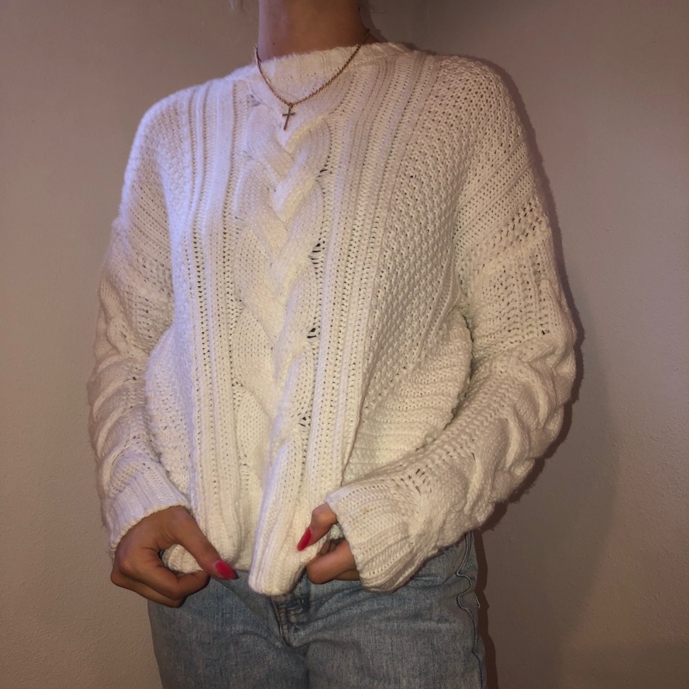 CREAM WHITE H&M SWEATER